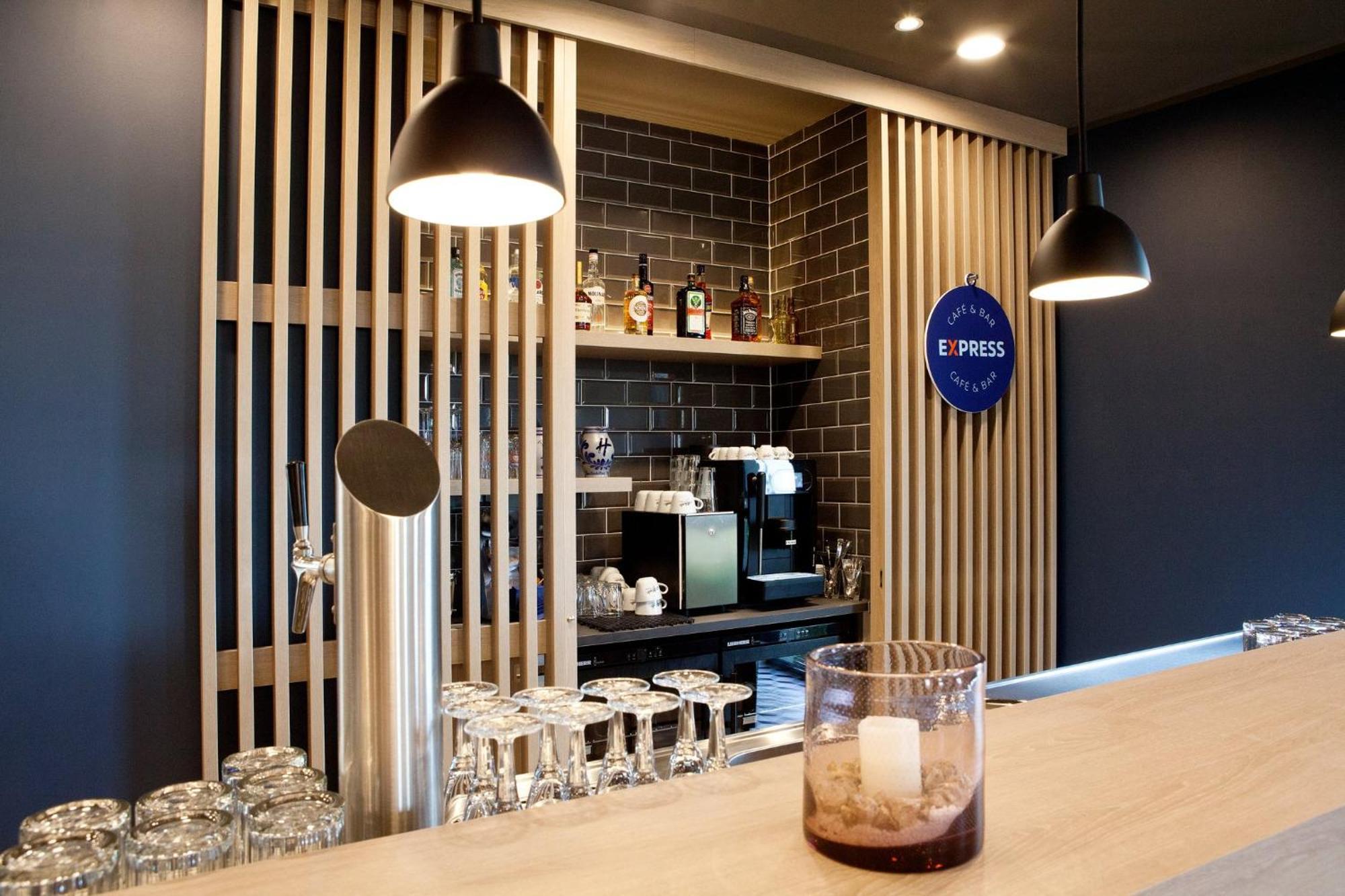 Holiday Inn Express & Suites - Basel - Allschwil By Ihg Exterior foto