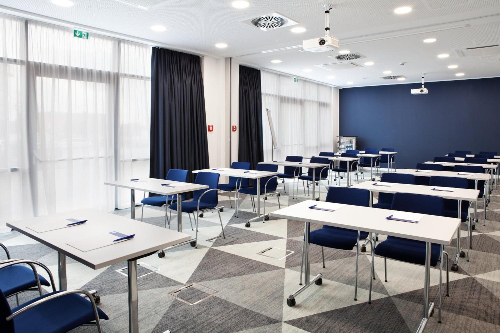 Holiday Inn Express & Suites - Basel - Allschwil By Ihg Exterior foto