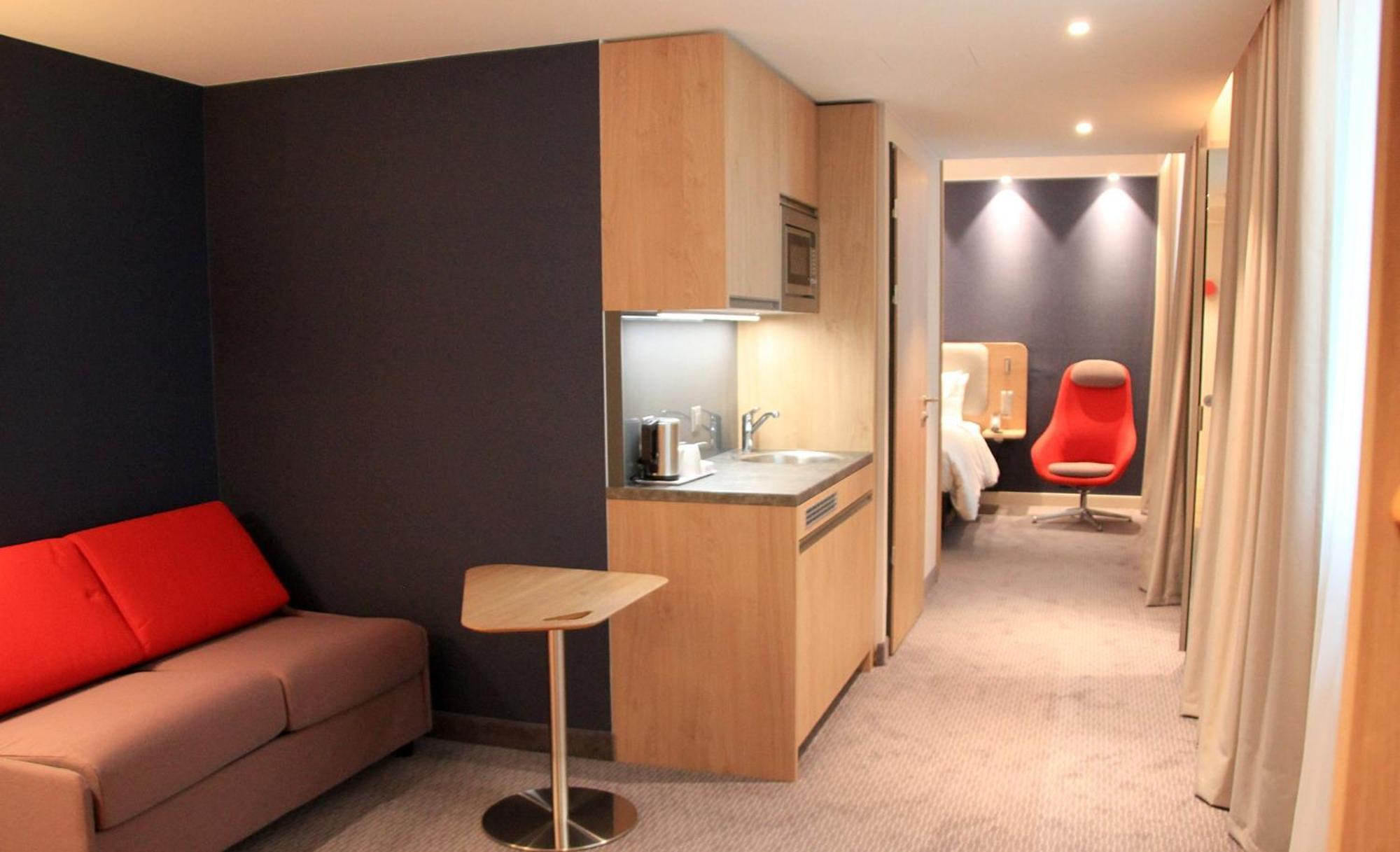 Holiday Inn Express & Suites - Basel - Allschwil By Ihg Exterior foto