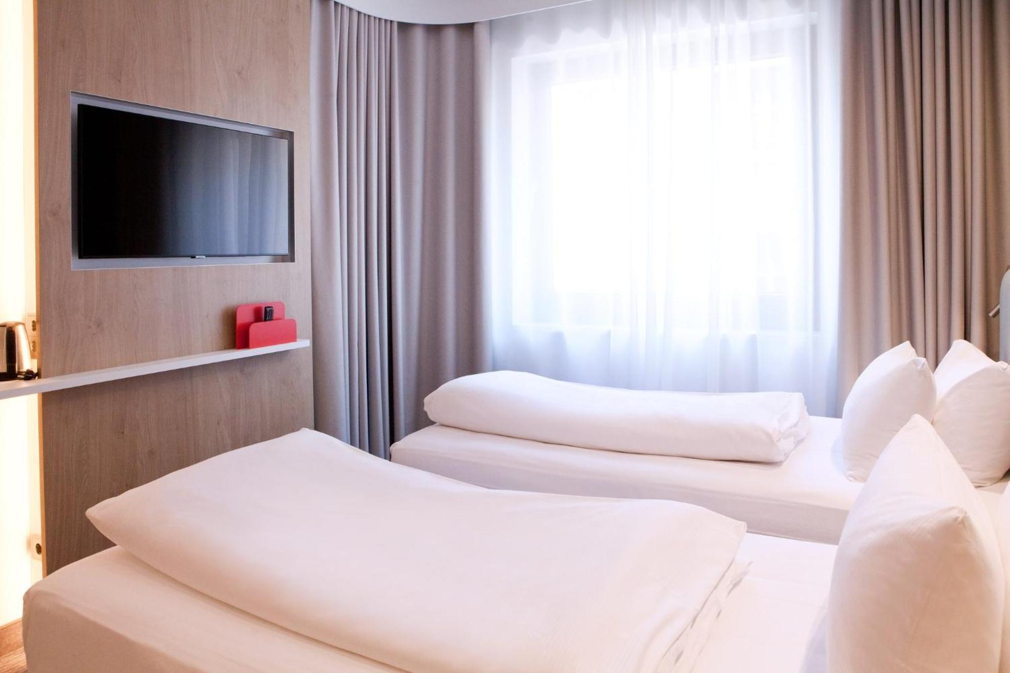 Holiday Inn Express & Suites - Basel - Allschwil By Ihg Exterior foto